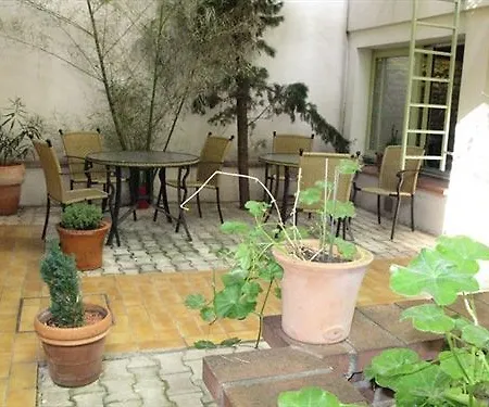 菈沙特勒斯酒店